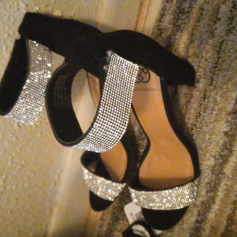 Black wedges